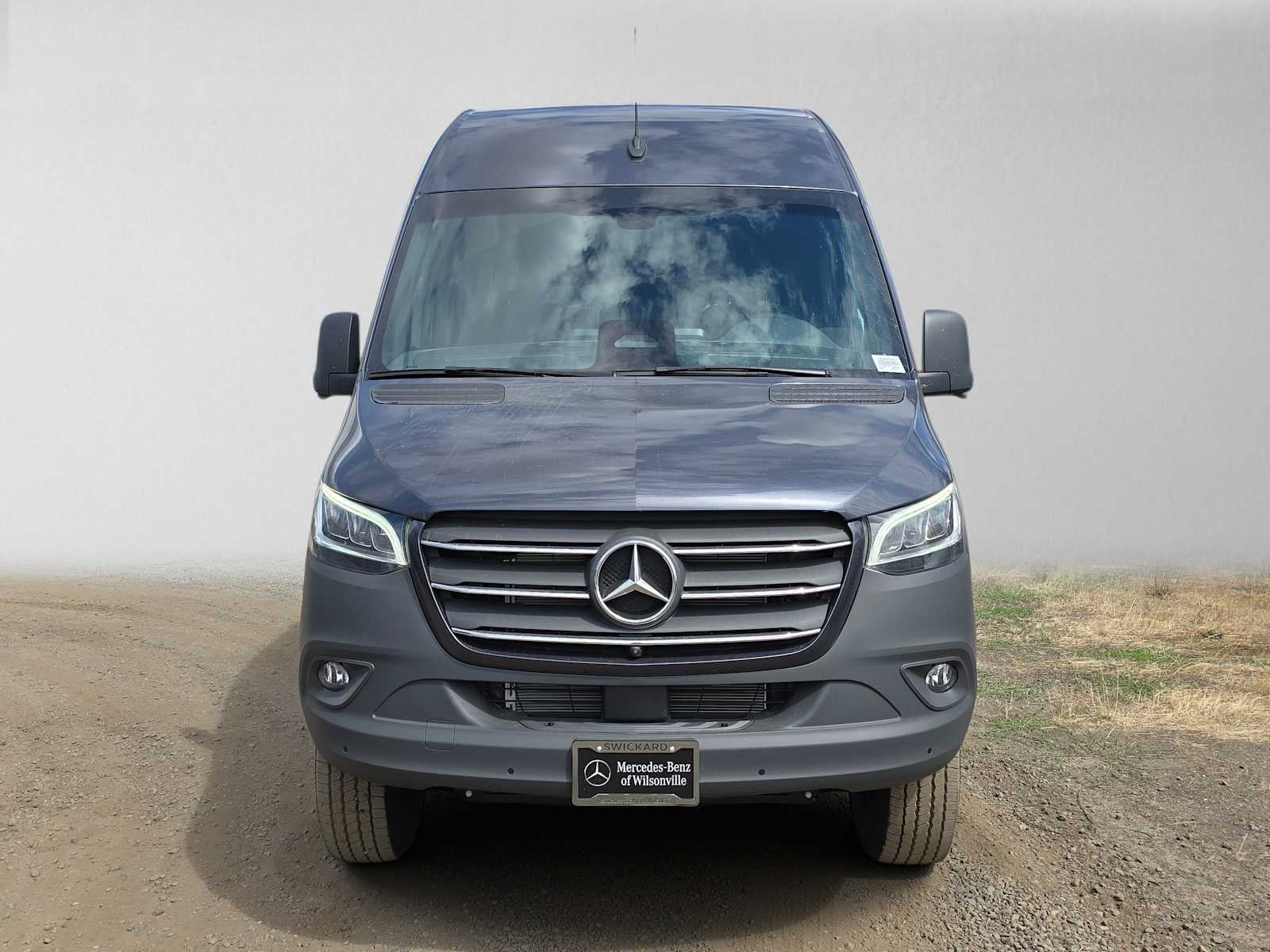 2026 Mercedes-Benz Sprinter Crew 2500 Standard Roof I4 Diesel HO 144 AWD