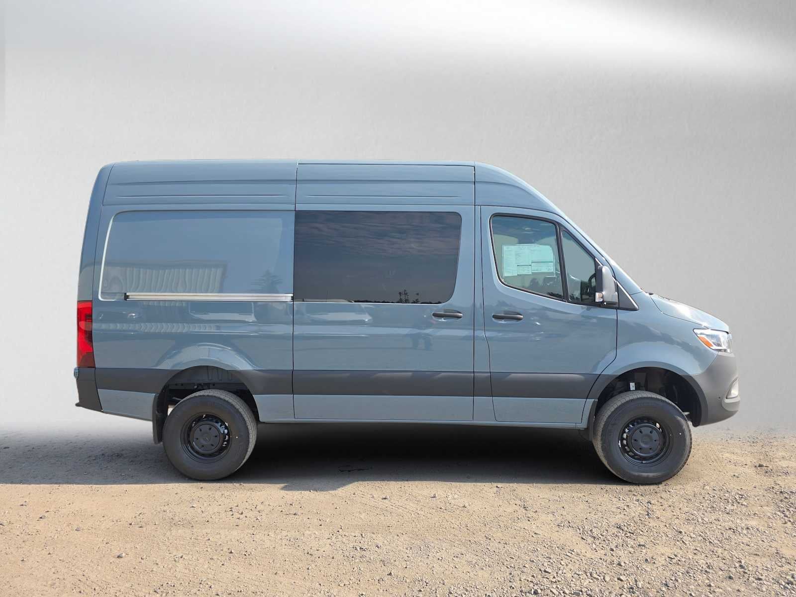 2026 Mercedes-Benz Sprinter Crew 2500 Standard Roof I4 Diesel HO 144 AWD