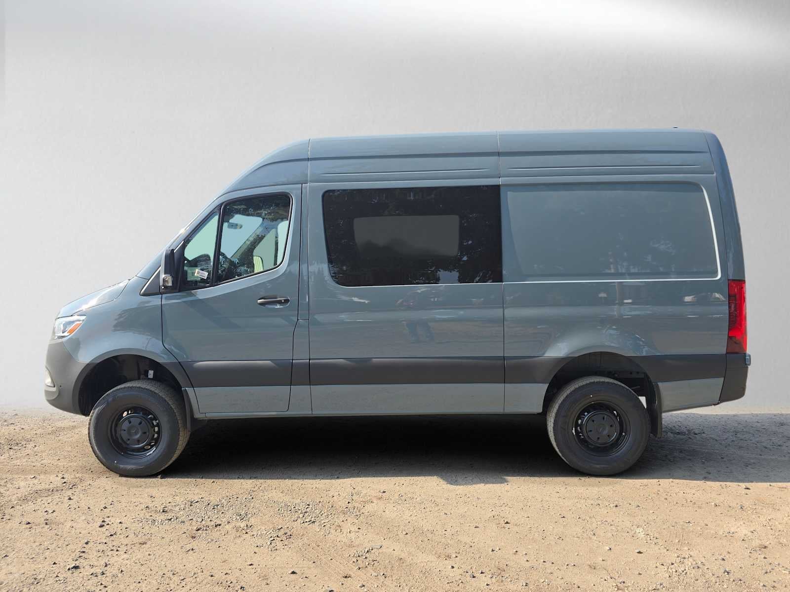 2026 Mercedes-Benz Sprinter Crew 2500 Standard Roof I4 Diesel HO 144 AWD