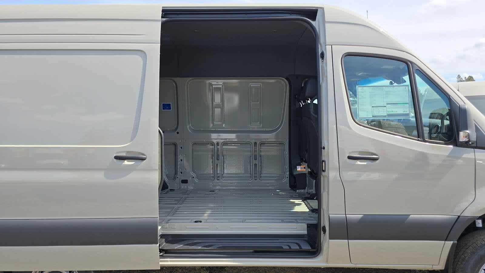 2026 Mercedes-Benz Sprinter 2500 Standard Roof I4 Diesel HO 144 AWD
