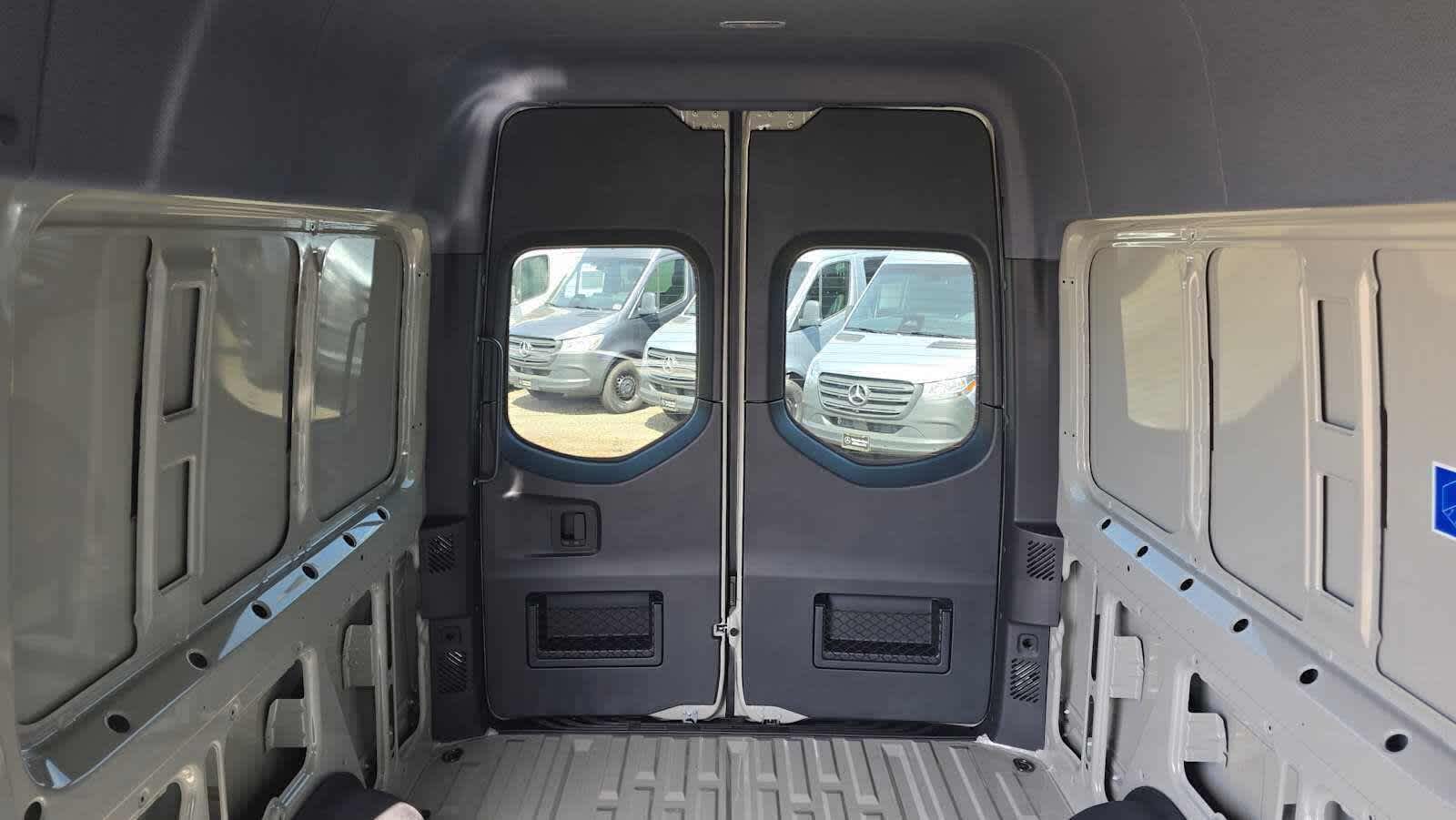 2026 Mercedes-Benz Sprinter 2500 Standard Roof I4 Diesel HO 144 AWD