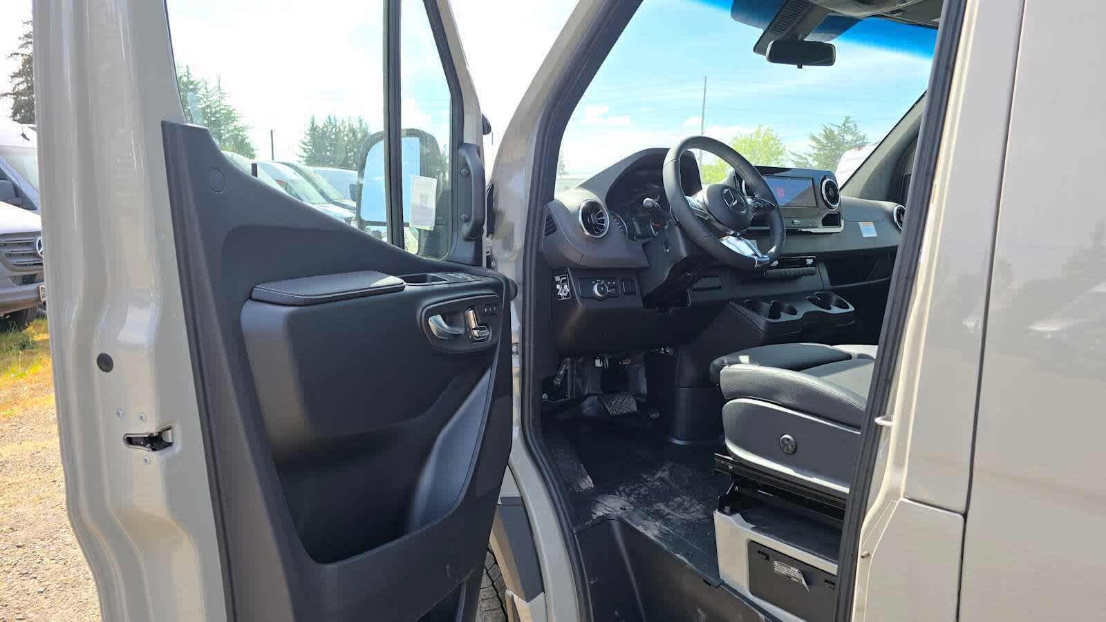 2026 Mercedes-Benz Sprinter 2500 Standard Roof I4 Diesel HO 144 AWD