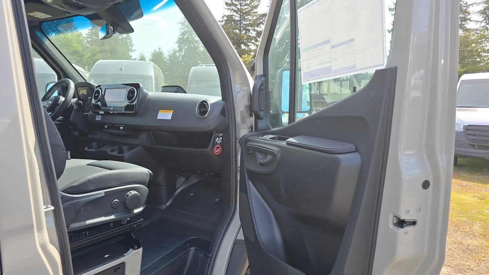 2026 Mercedes-Benz Sprinter 2500 Standard Roof I4 Diesel HO 144 AWD