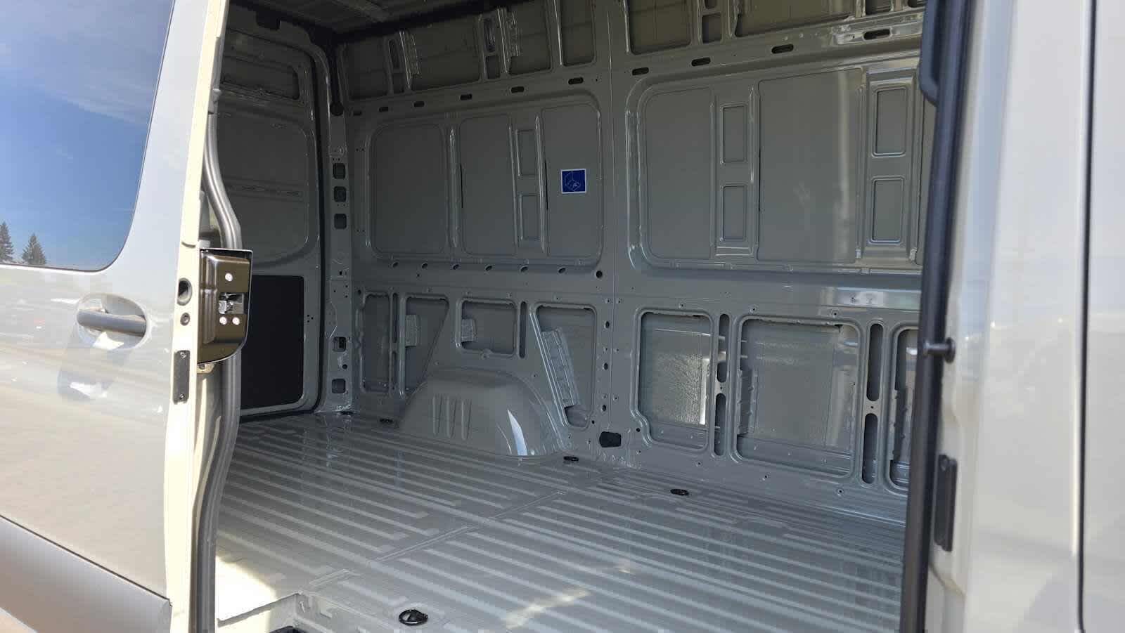 2026 Mercedes-Benz Sprinter 2500 Standard Roof I4 Diesel HO 144 AWD