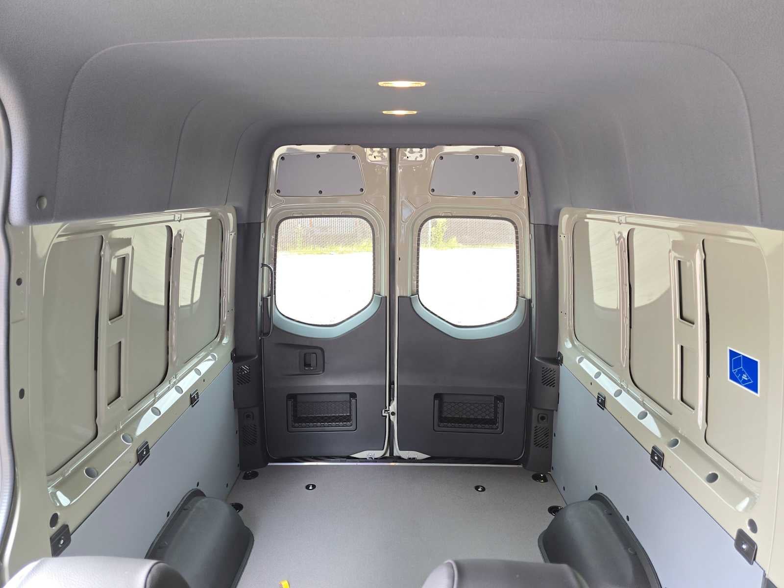 2026 Mercedes-Benz Sprinter Crew 2500 Standard Roof I4 Diesel HO 144 AWD