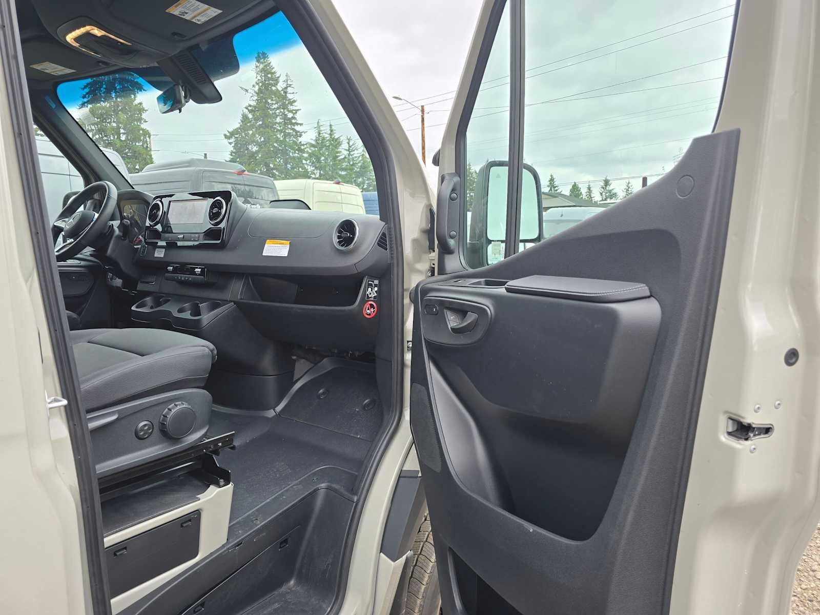 2026 Mercedes-Benz Sprinter 2500 Standard Roof I4 Diesel HO 144 AWD