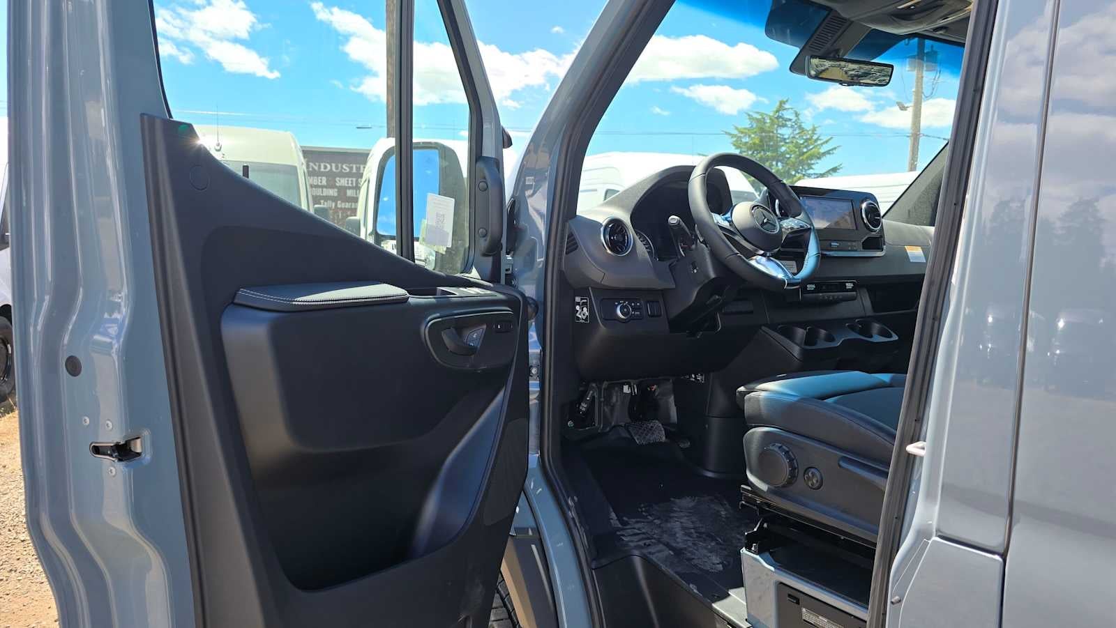 2026 Mercedes-Benz Sprinter 2500 Standard Roof I4 Diesel HO 144 AWD