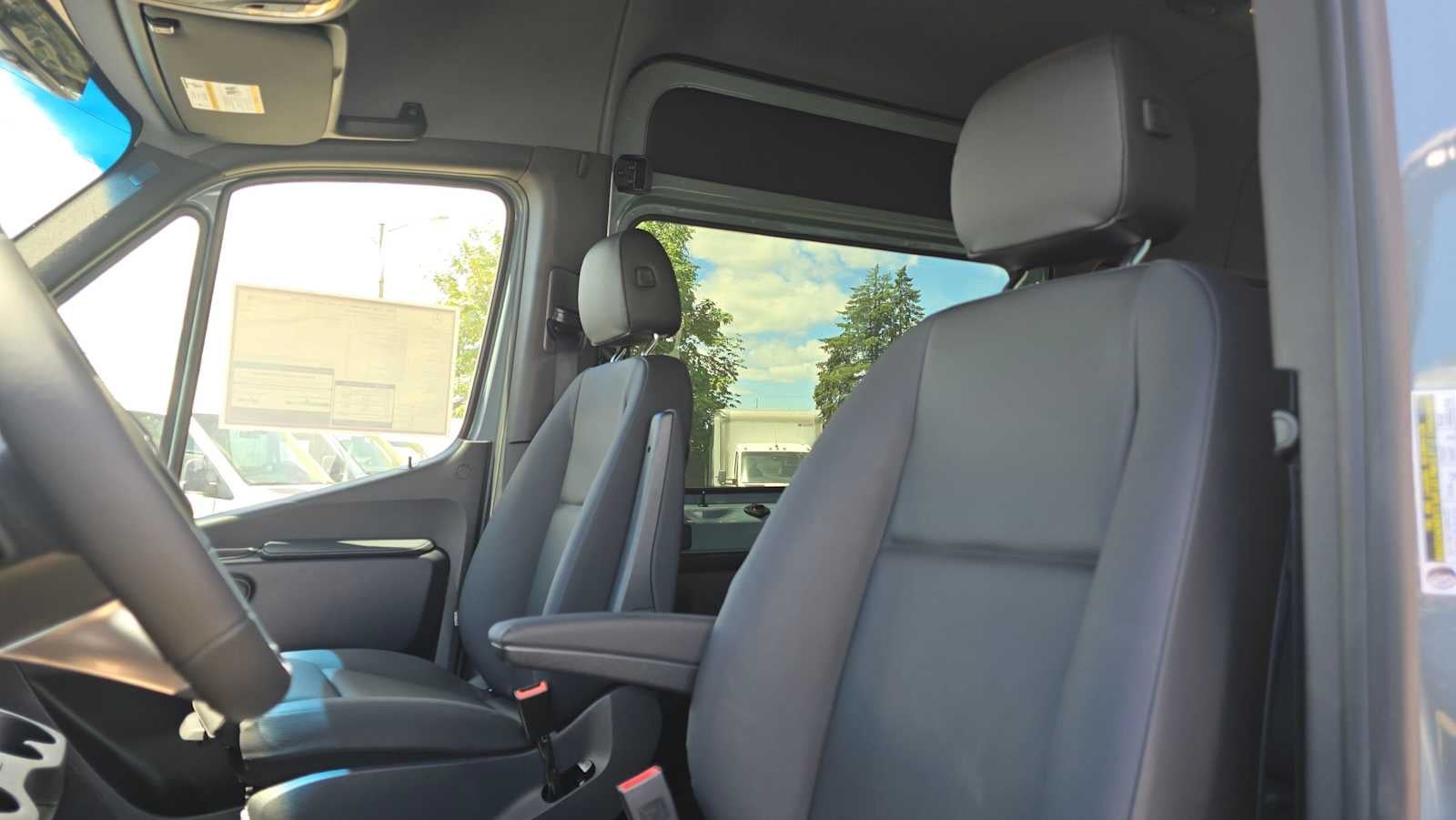 2026 Mercedes-Benz Sprinter 2500 Standard Roof I4 Diesel HO 144 AWD