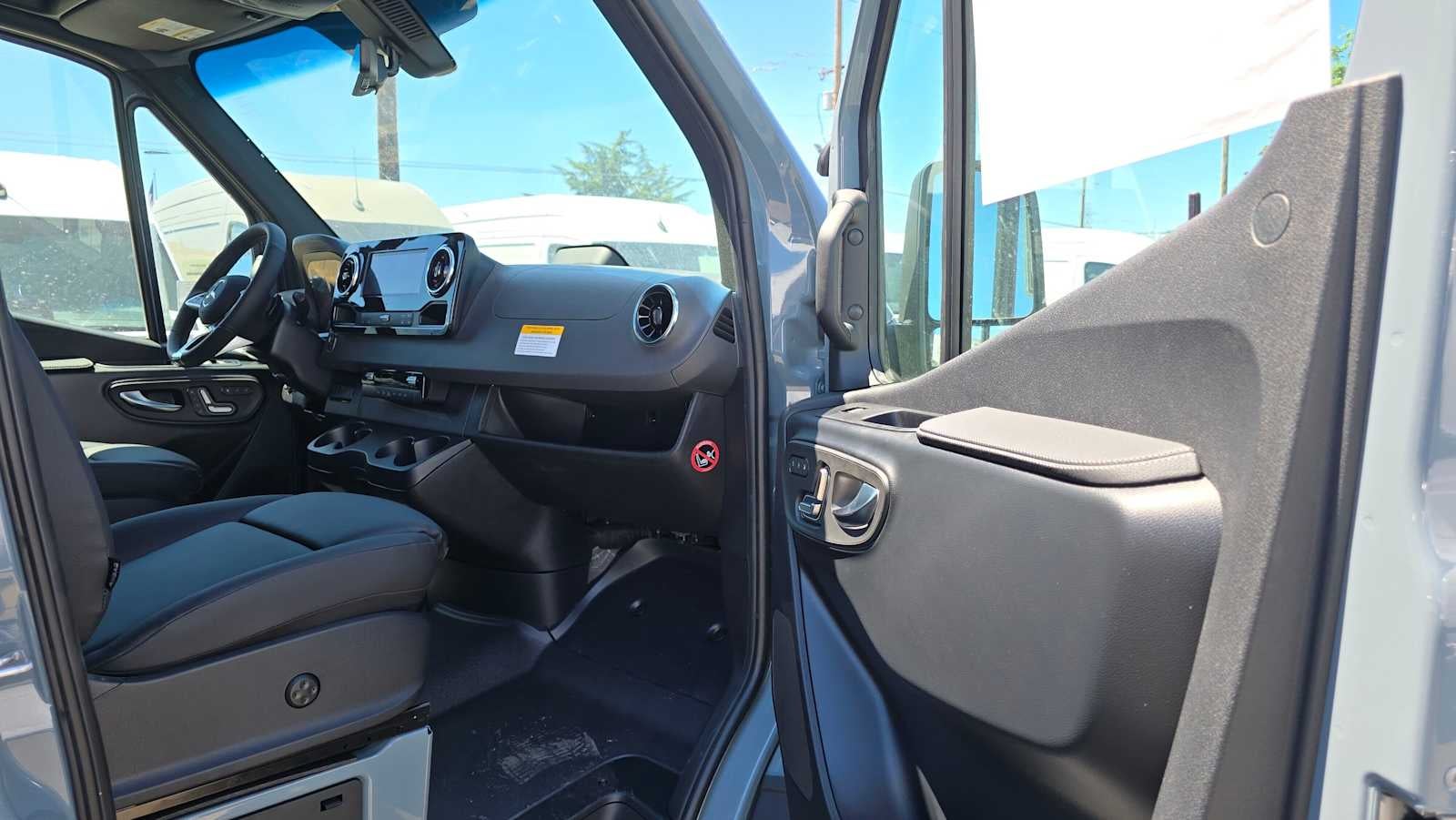 2026 Mercedes-Benz Sprinter 2500 Standard Roof I4 Diesel HO 144 AWD