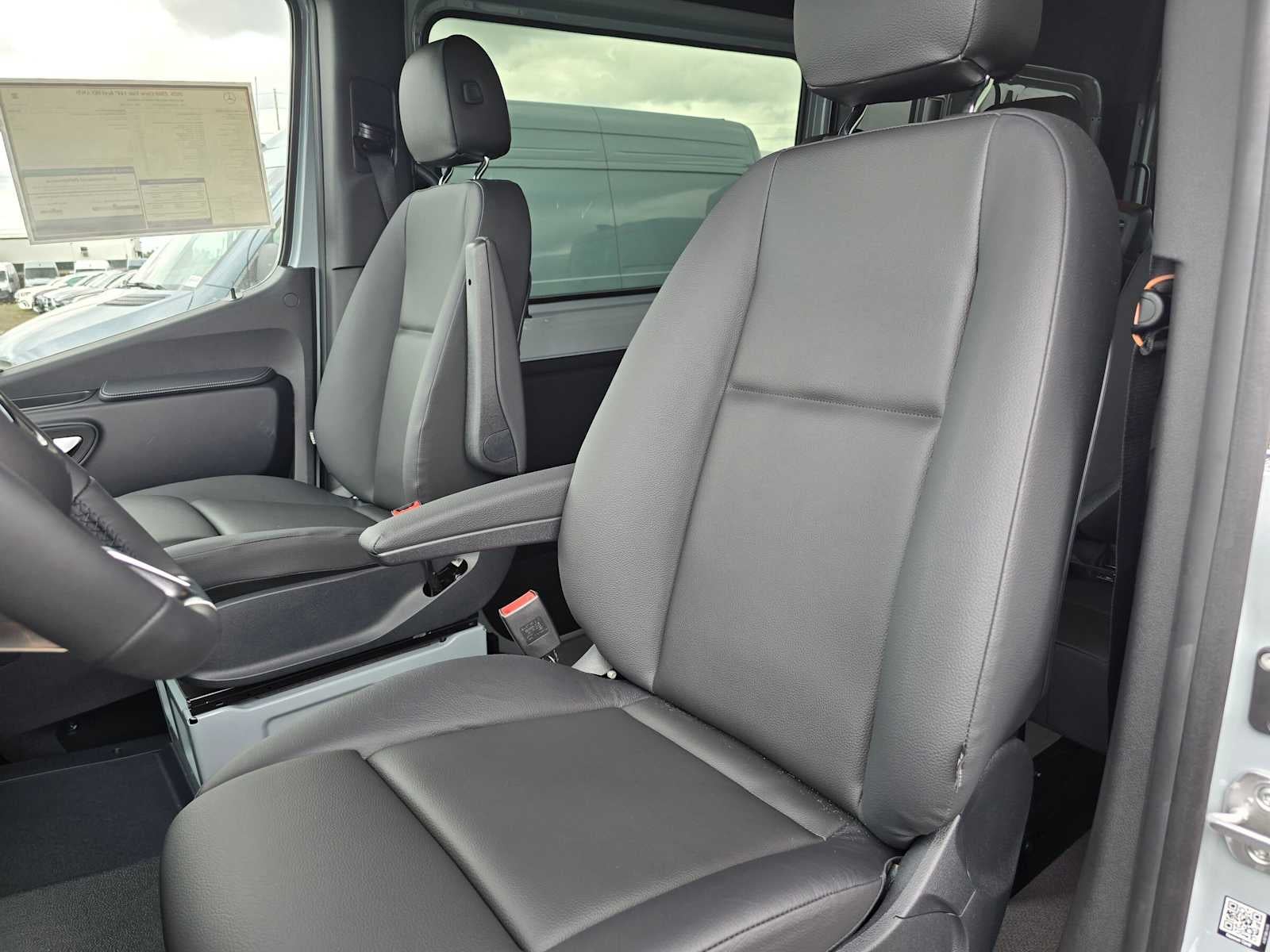 2026 Mercedes-Benz Sprinter 2500 Standard Roof I4 Diesel HO 144 AWD