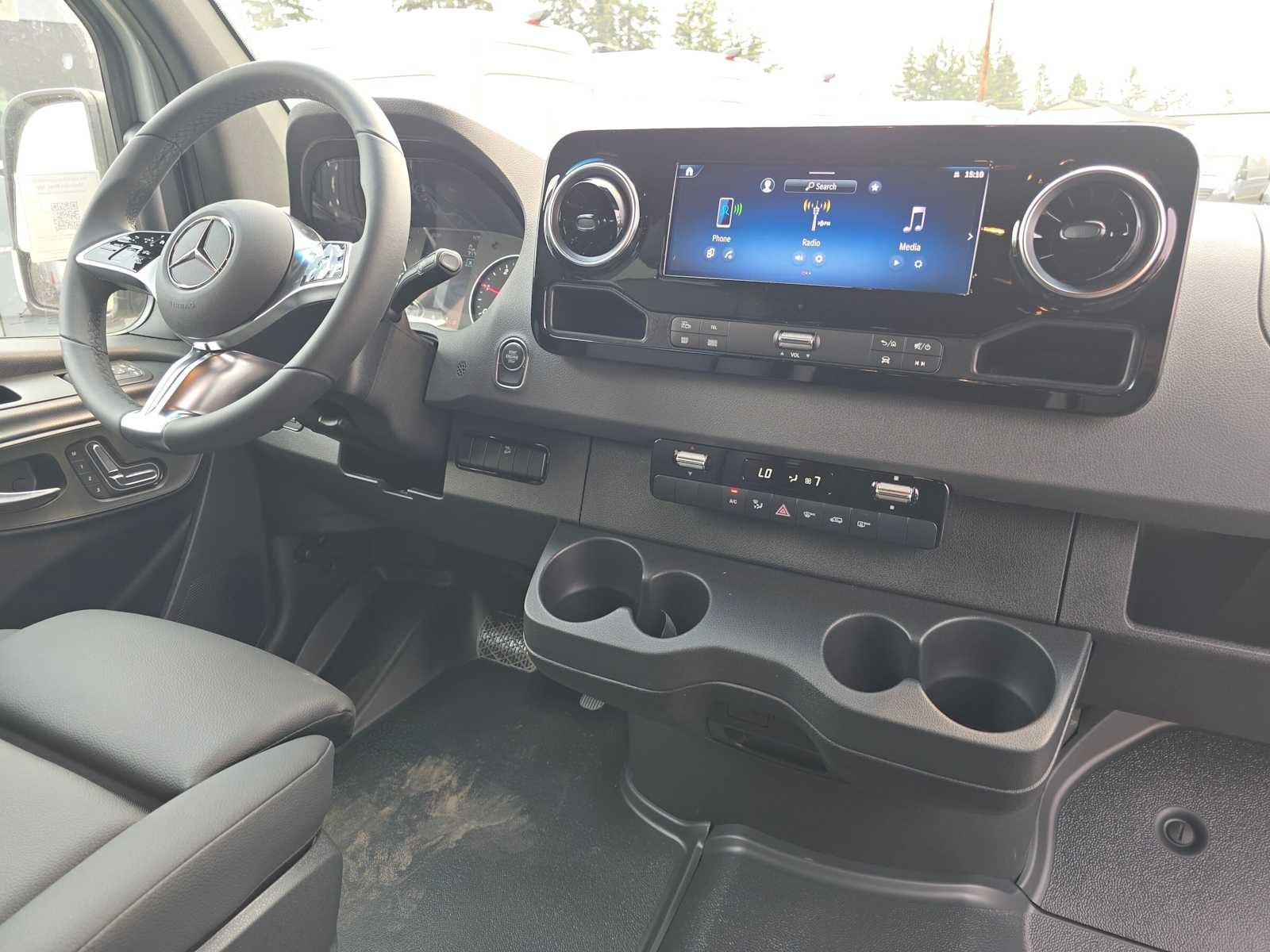 2026 Mercedes-Benz Sprinter Crew 2500 Standard Roof I4 Diesel HO 144 AWD