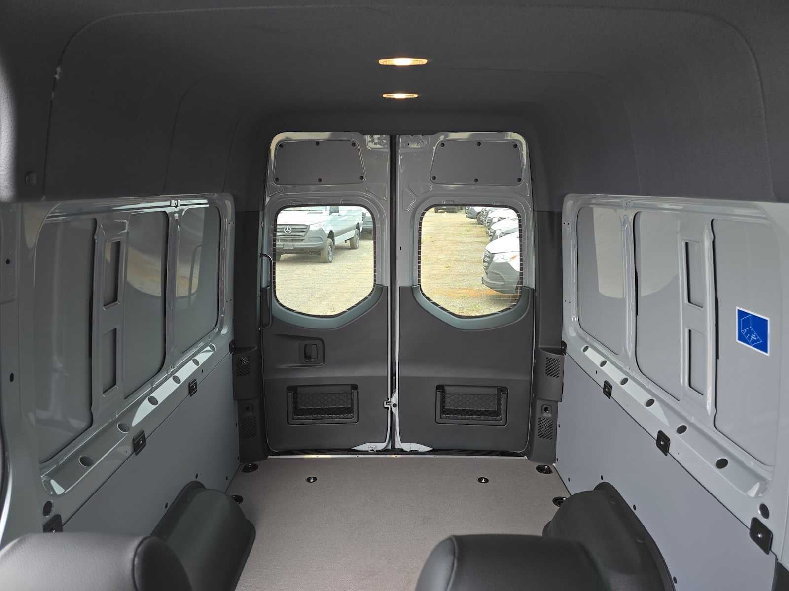 2026 Mercedes-Benz Sprinter Crew 2500 Standard Roof I4 Diesel HO 144 AWD