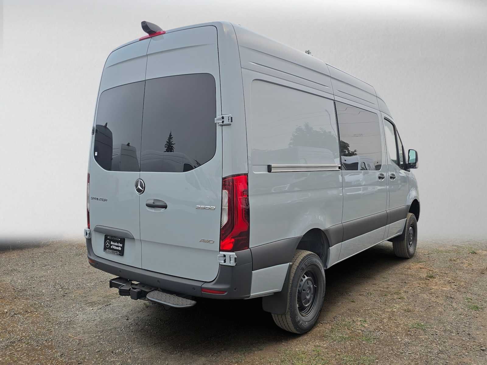 2026 Mercedes-Benz Sprinter Crew 2500 Standard Roof I4 Diesel HO 144 AWD