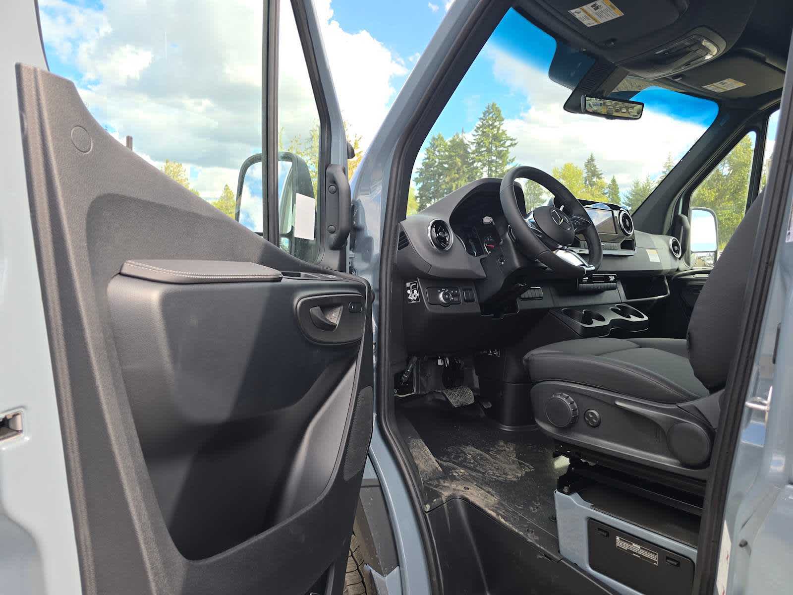 2026 Mercedes-Benz Sprinter 2500 Standard Roof I4 Diesel HO 144 AWD