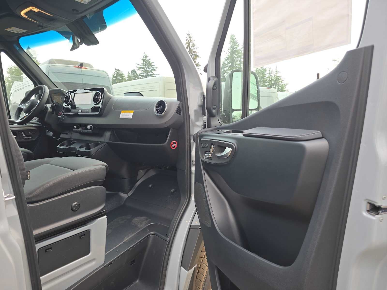 2026 Mercedes-Benz Sprinter Crew 2500 Standard Roof I4 Diesel HO 144 AWD