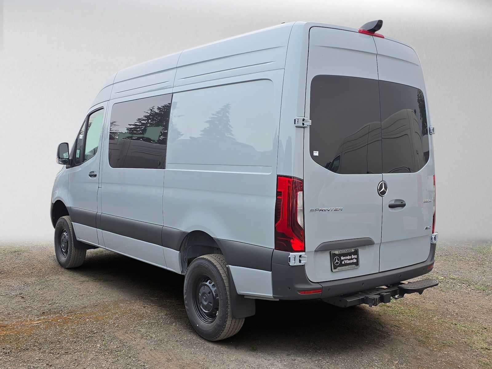 2026 Mercedes-Benz Sprinter Crew 2500 Standard Roof I4 Diesel HO 144 AWD