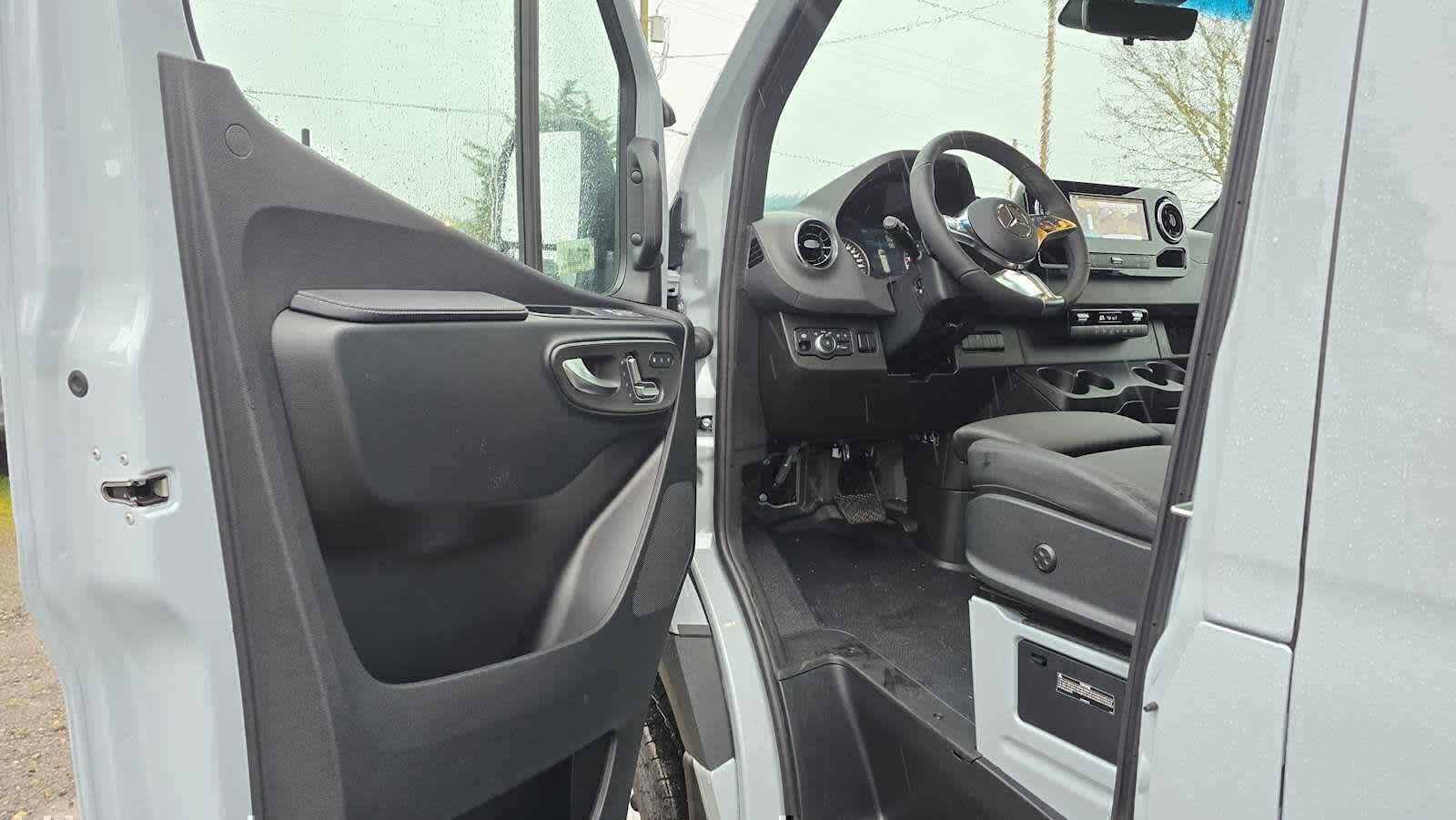 2026 Mercedes-Benz Sprinter 2500 Standard Roof I4 Diesel HO 144 AWD