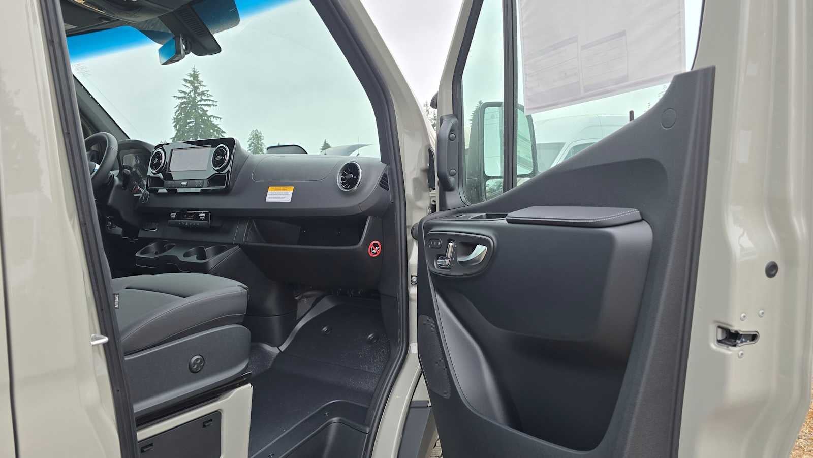 2026 Mercedes-Benz Sprinter 2500 Standard Roof I4 Diesel HO 144 AWD