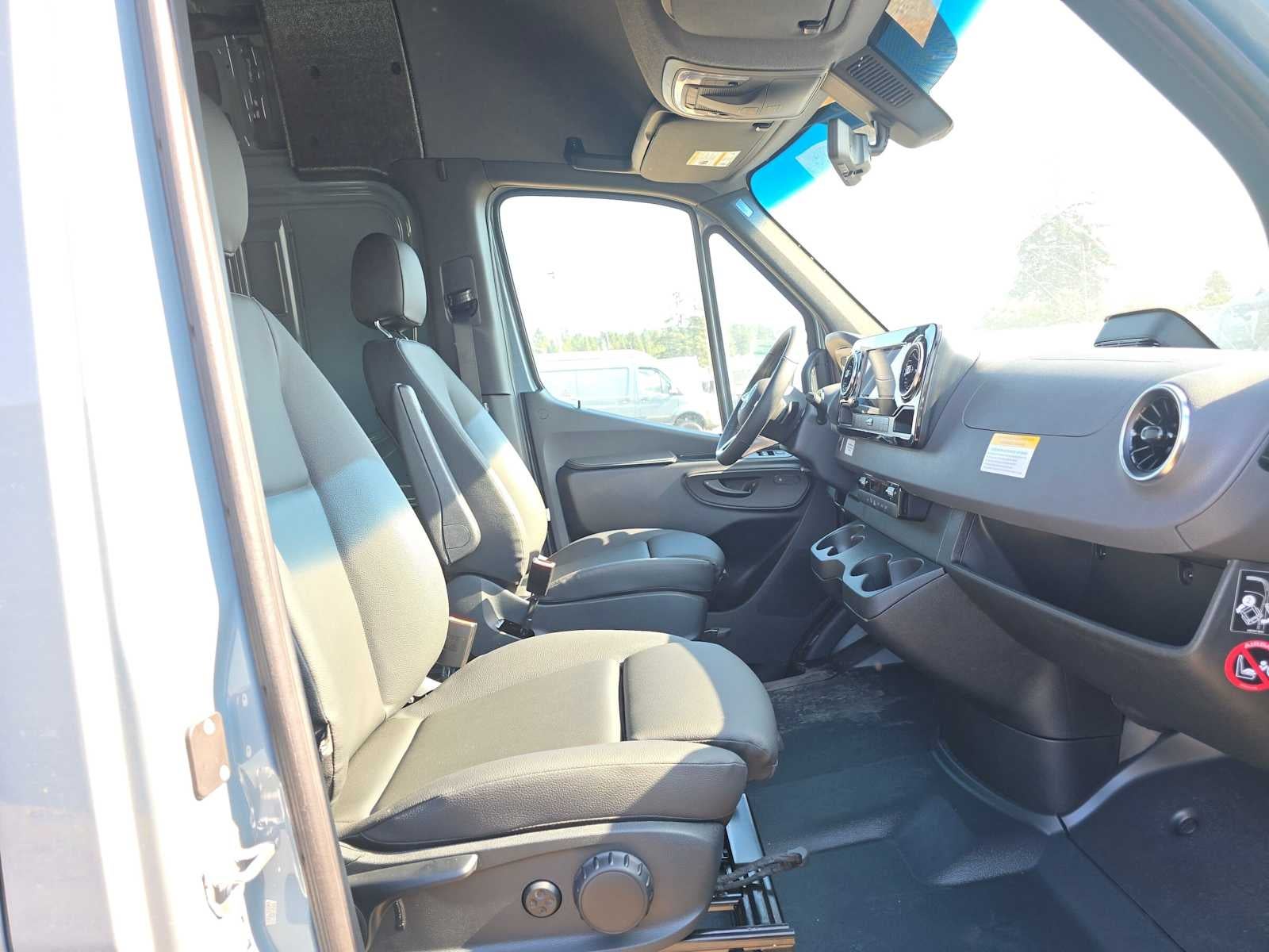 2026 Mercedes-Benz Sprinter 2500 Standard Roof I4 Diesel HO 144 AWD