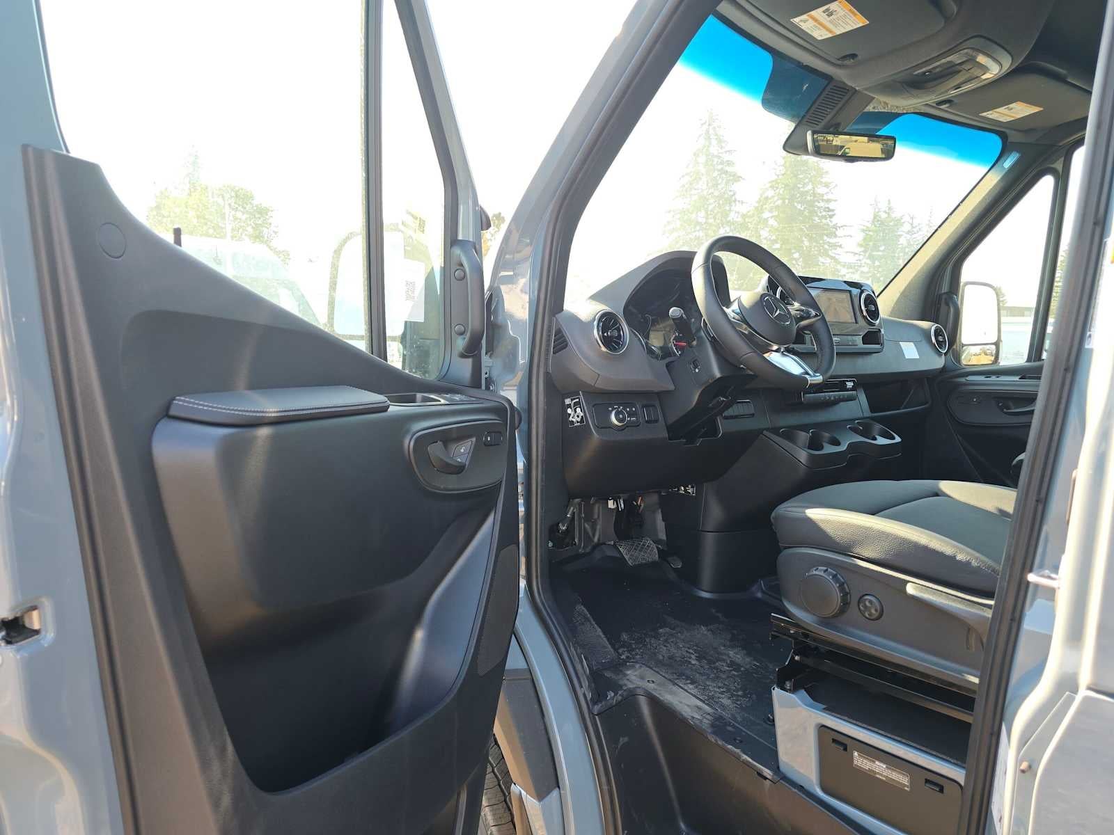 2026 Mercedes-Benz Sprinter 2500 Standard Roof I4 Diesel HO 144 AWD