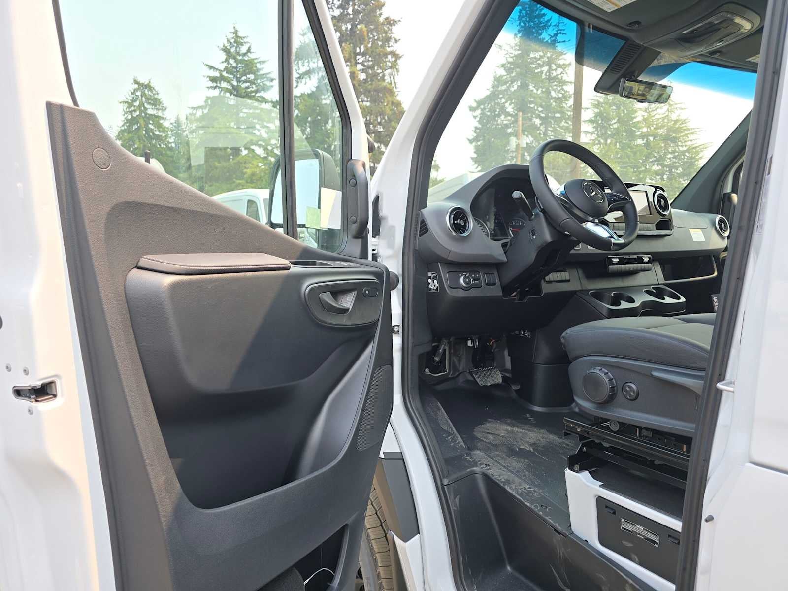 2026 Mercedes-Benz Sprinter Cargo 2500 Standard Roof I4 Diesel HO 144 AWD