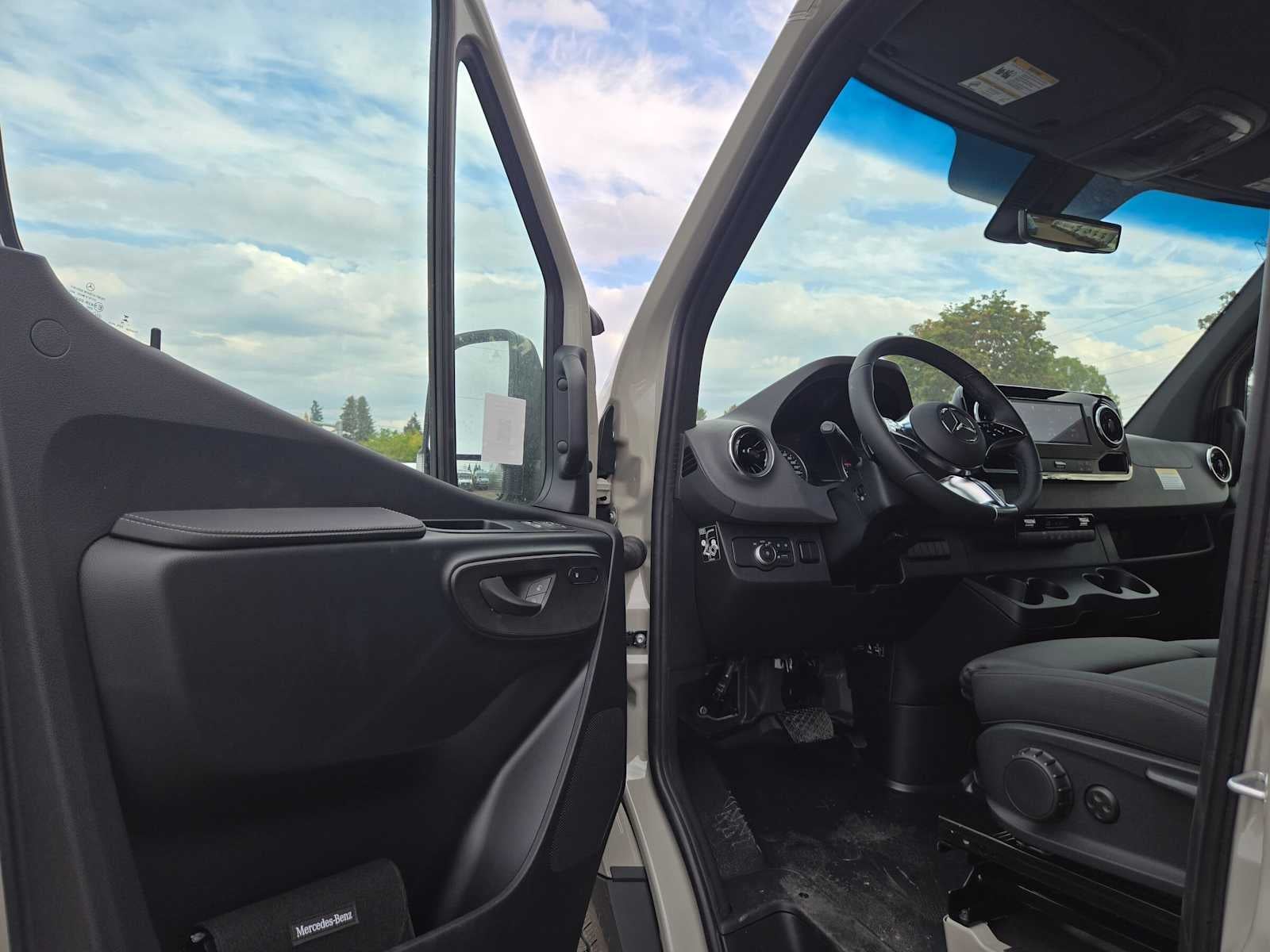 2026 Mercedes-Benz Sprinter Cargo 2500 Standard Roof I4 Diesel HO 144 AWD