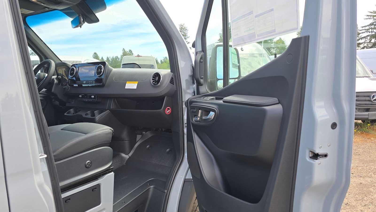 2026 Mercedes-Benz Sprinter 2500 Standard Roof I4 Diesel HO 144 AWD