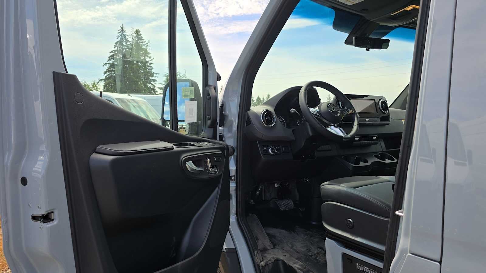 2026 Mercedes-Benz Sprinter 2500 Standard Roof I4 Diesel HO 144 AWD