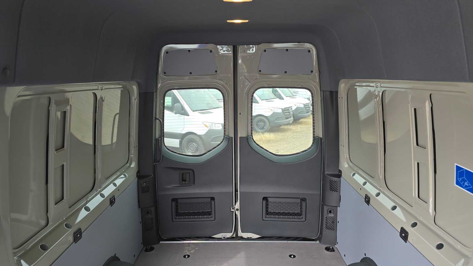 2026 Mercedes-Benz Sprinter 2500 Standard Roof I4 Diesel HO 144 AWD