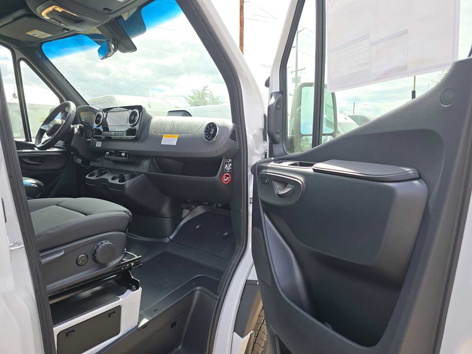 2026 Mercedes-Benz Sprinter Cargo 2500 Standard Roof I4 Diesel HO 144 AWD