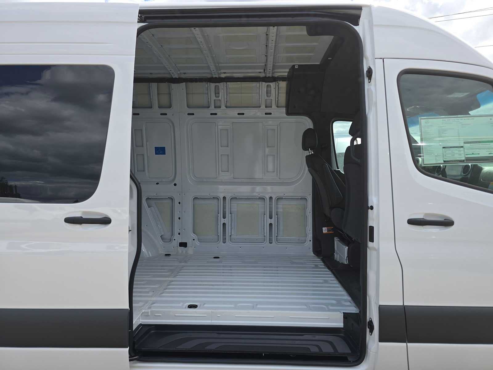 2026 Mercedes-Benz Sprinter Cargo 2500 Standard Roof I4 Diesel HO 144 AWD