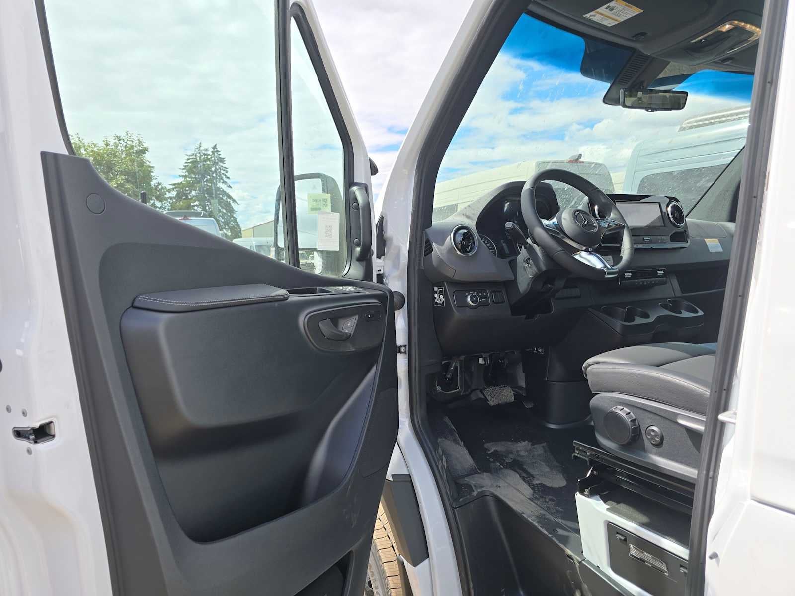 2026 Mercedes-Benz Sprinter Cargo 2500 Standard Roof I4 Diesel HO 144 AWD