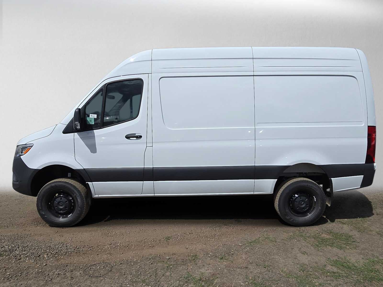 2026 Mercedes-Benz Sprinter Cargo 2500 Standard Roof I4 Diesel HO 144 AWD