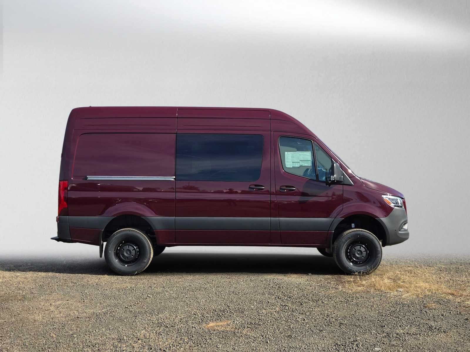 2026 Mercedes-Benz Sprinter Crew 2500 Standard Roof I4 Diesel HO 144 AWD