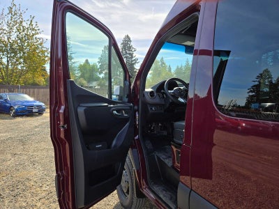 2026 Mercedes-Benz Sprinter Crew 2500 Standard Roof I4 Diesel HO 144 AWD