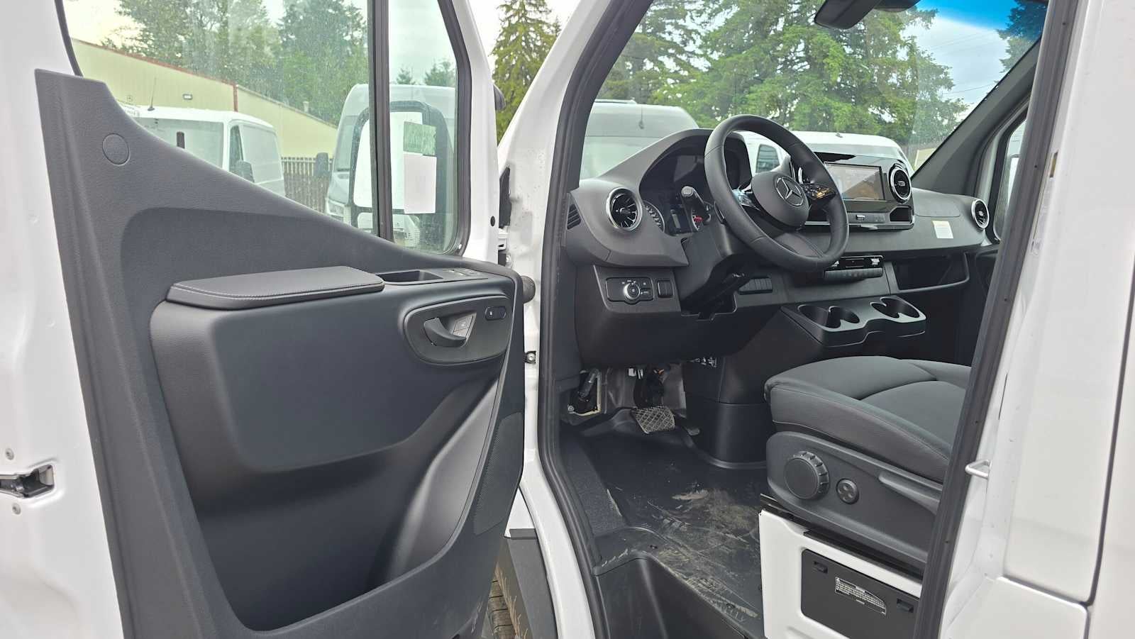 2026 Mercedes-Benz Sprinter 2500 Standard Roof I4 Diesel 144 RWD