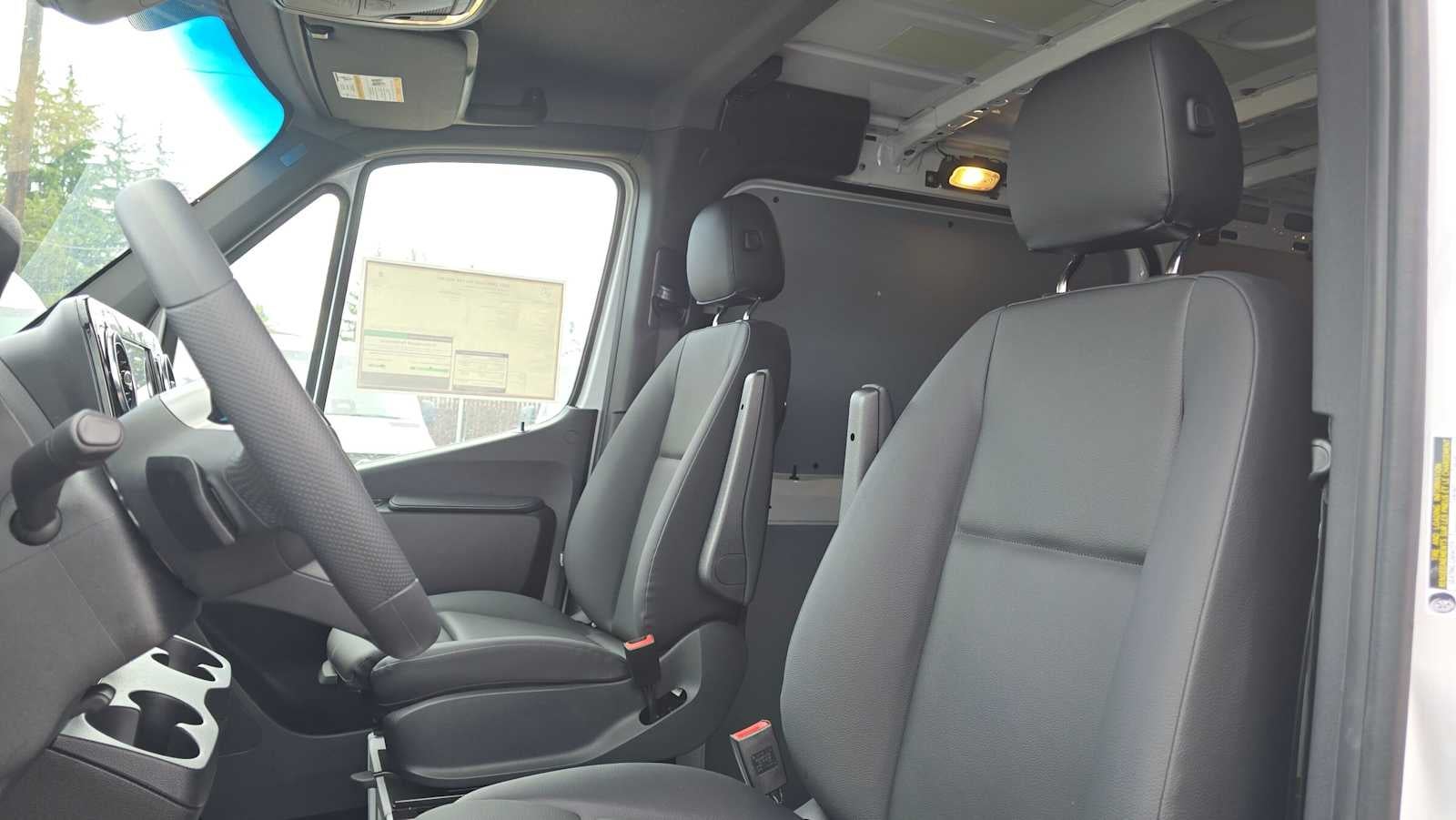 2026 Mercedes-Benz Sprinter 2500 Standard Roof I4 Diesel 144 RWD