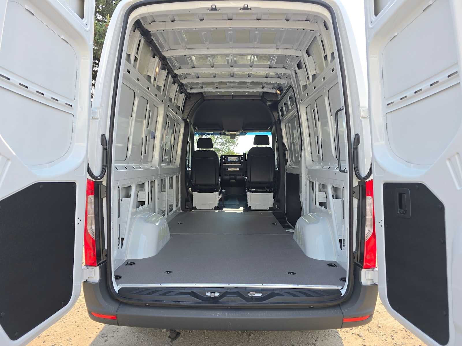 2026 Mercedes-Benz Sprinter 2500 Standard Roof I4 Diesel 144 RWD