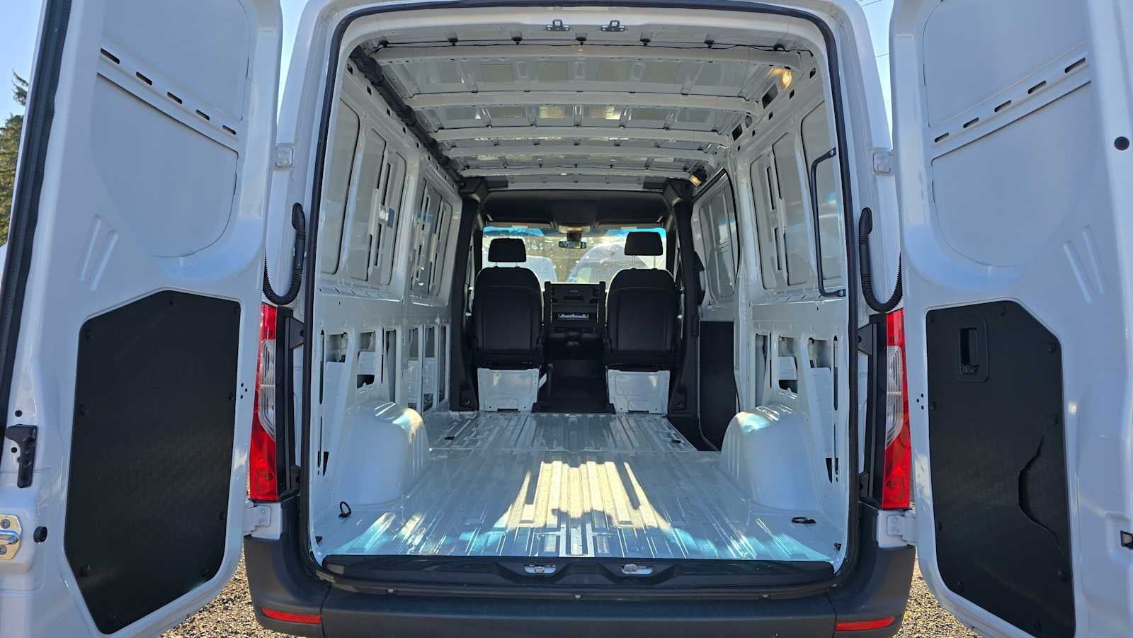 2025 Mercedes-Benz Sprinter Cargo Van 2500 Standard Roof I4 Diesel 144" RWD