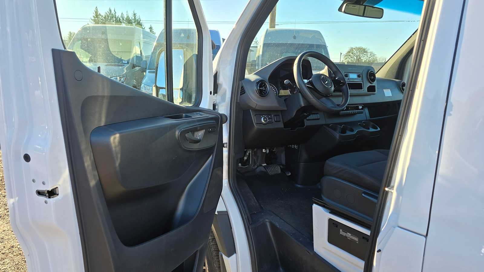 2025 Mercedes-Benz Sprinter Cargo Van 2500 Standard Roof I4 Diesel 144" RWD