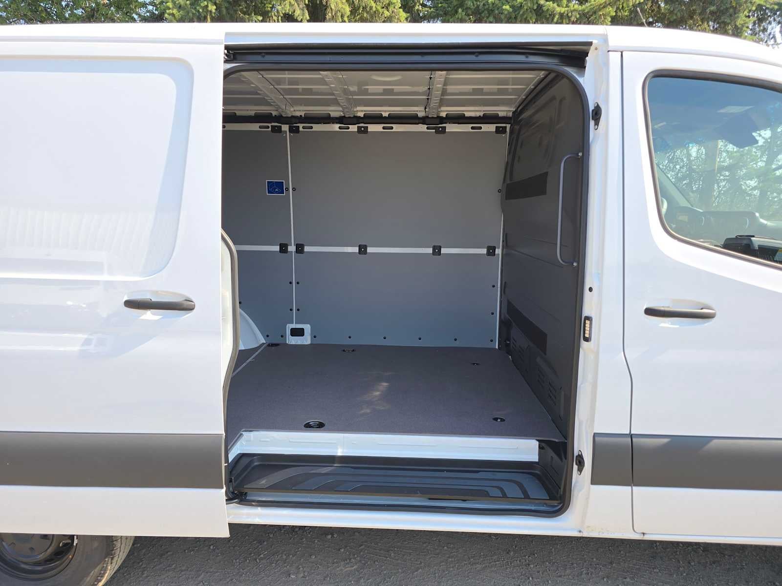 2026 Mercedes-Benz Sprinter 2500 Standard Roof I4 Diesel 144 RWD