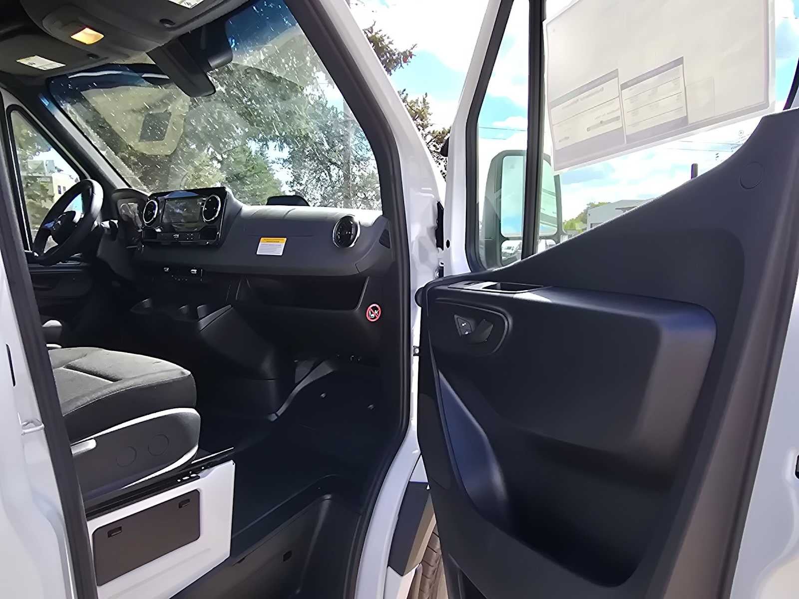 2026 Mercedes-Benz Sprinter 2500 Standard Roof I4 Diesel 144 RWD