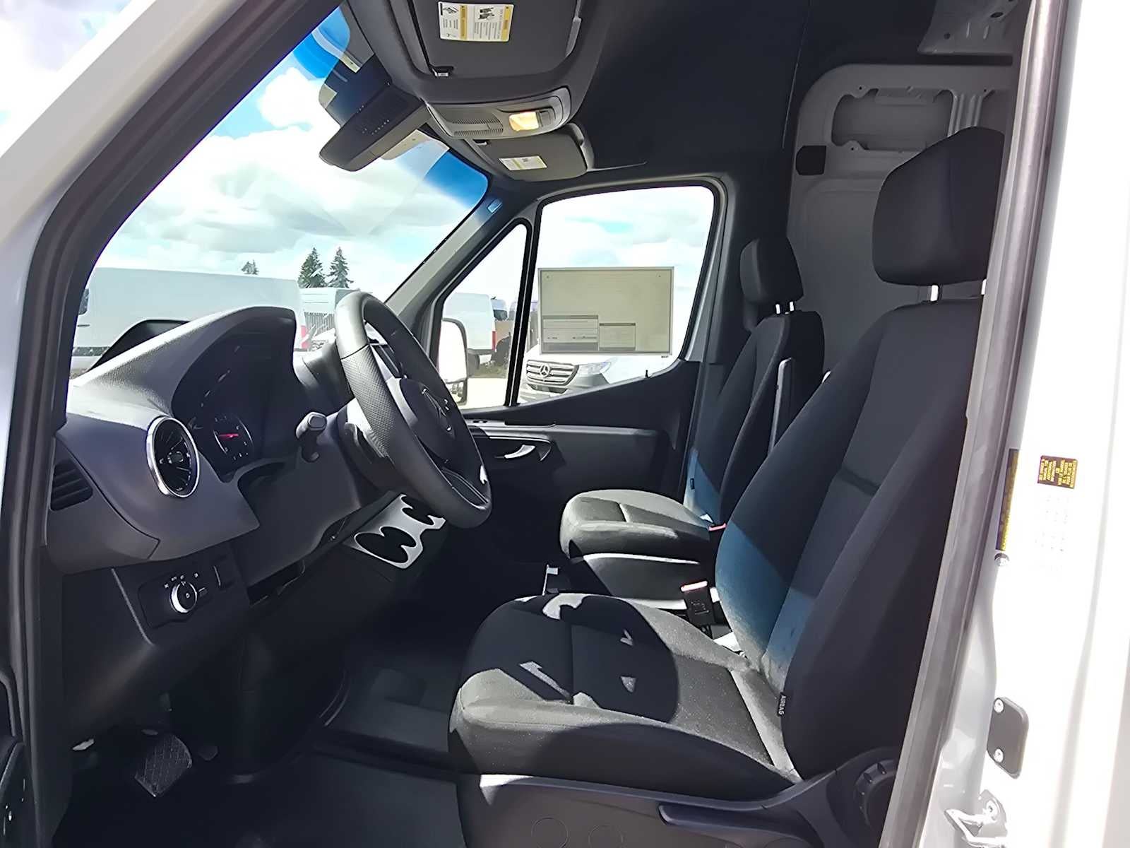 2026 Mercedes-Benz Sprinter 2500 Standard Roof I4 Diesel 144 RWD