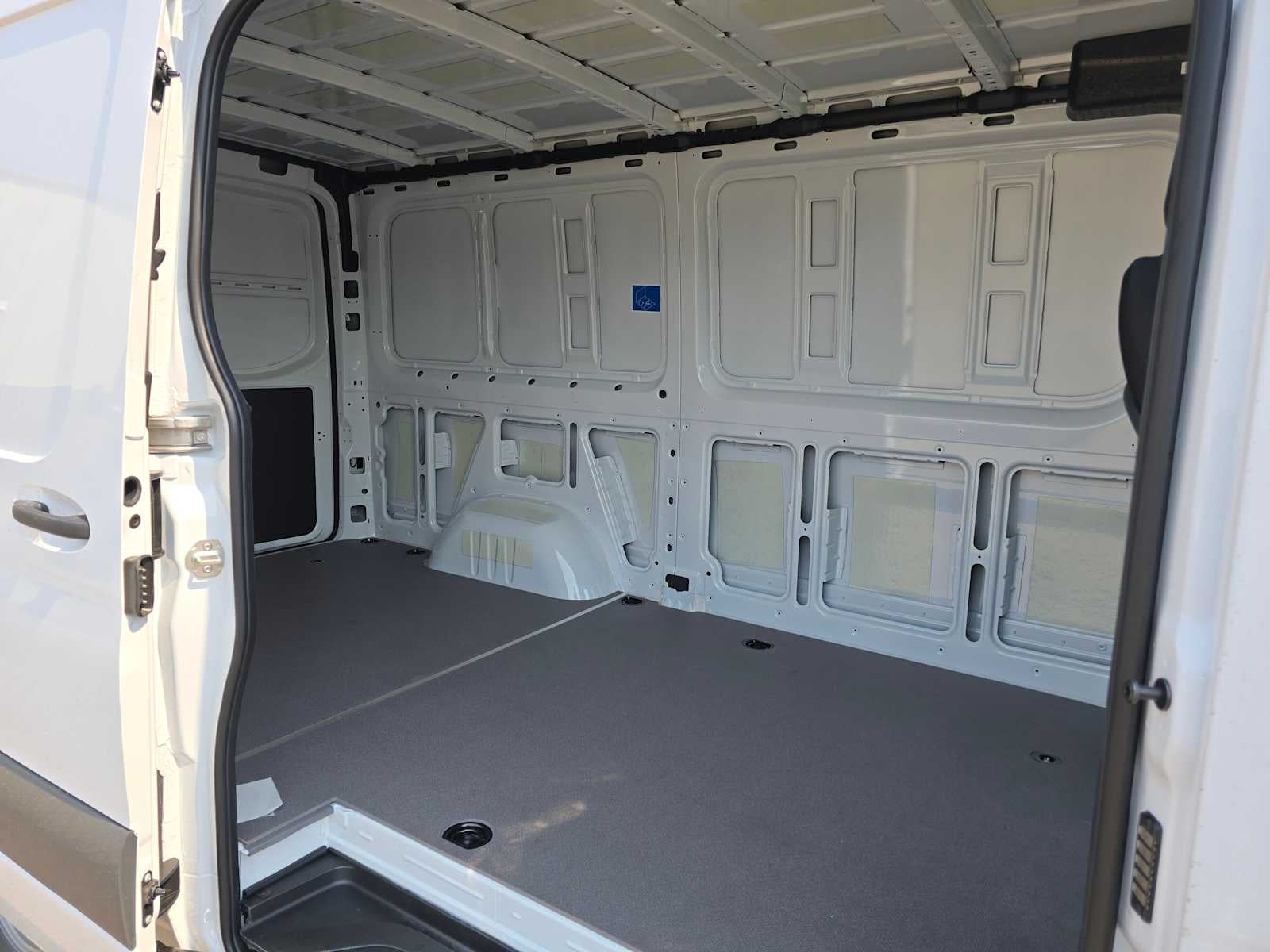 2026 Mercedes-Benz Sprinter 2500 Standard Roof I4 Diesel 144 RWD