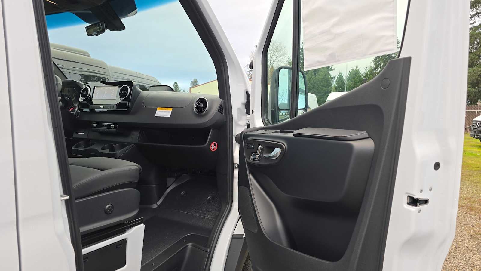 2026 Mercedes-Benz Sprinter 2500 Standard Roof I4 Diesel 144" RWD