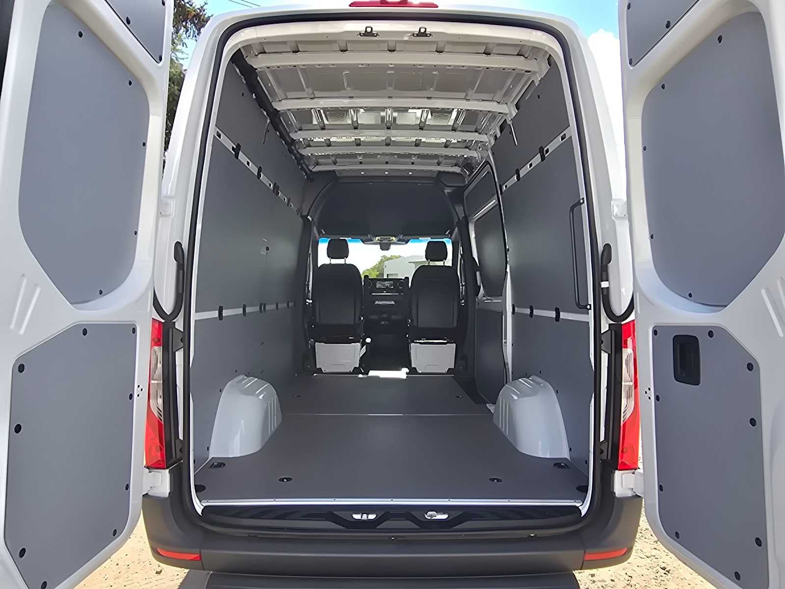 2026 Mercedes-Benz Sprinter 2500 Standard Roof I4 Diesel 144 RWD