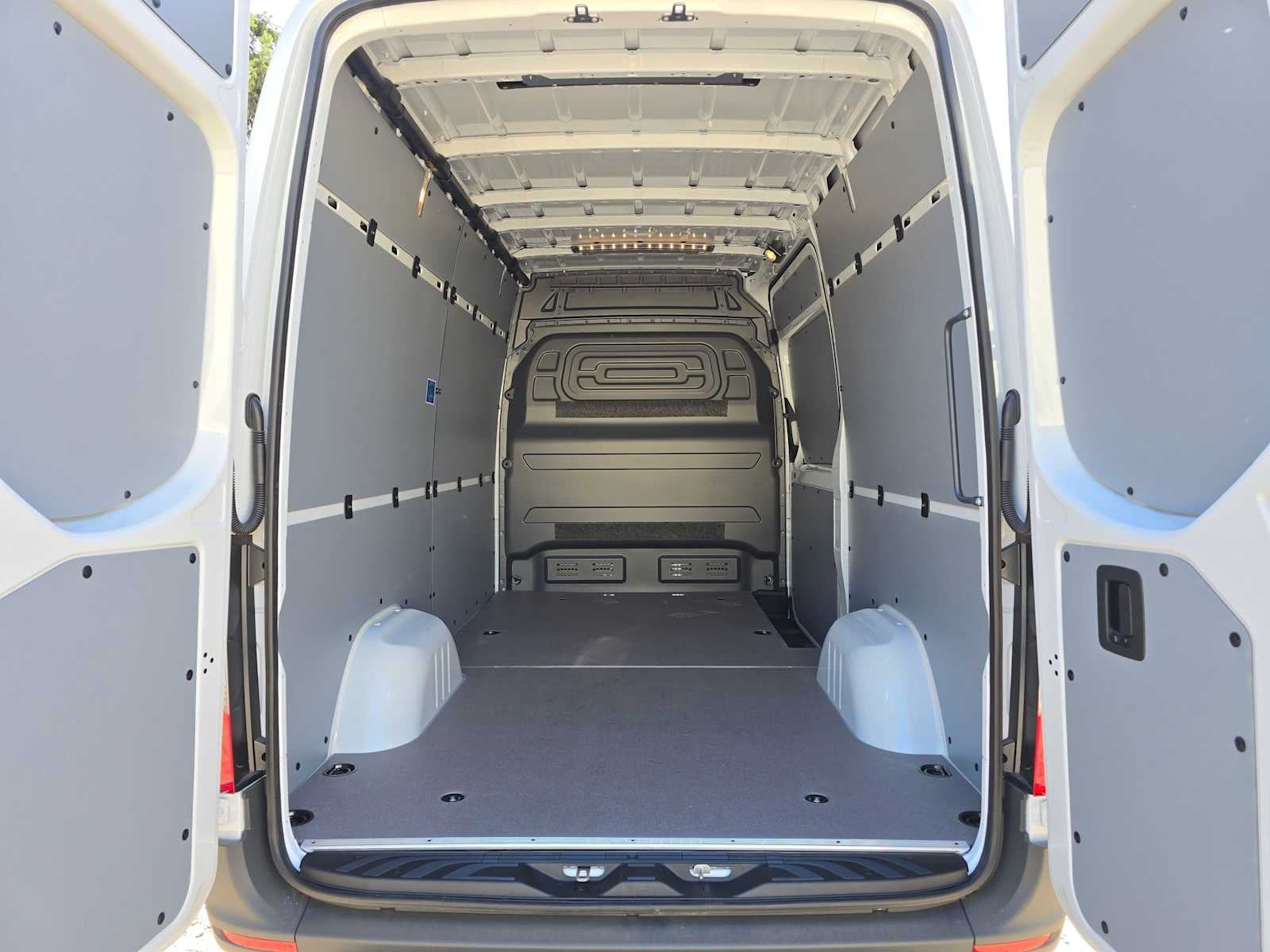 2026 Mercedes-Benz Sprinter Cargo 2500 Standard Roof I4 Diesel 144 RWD