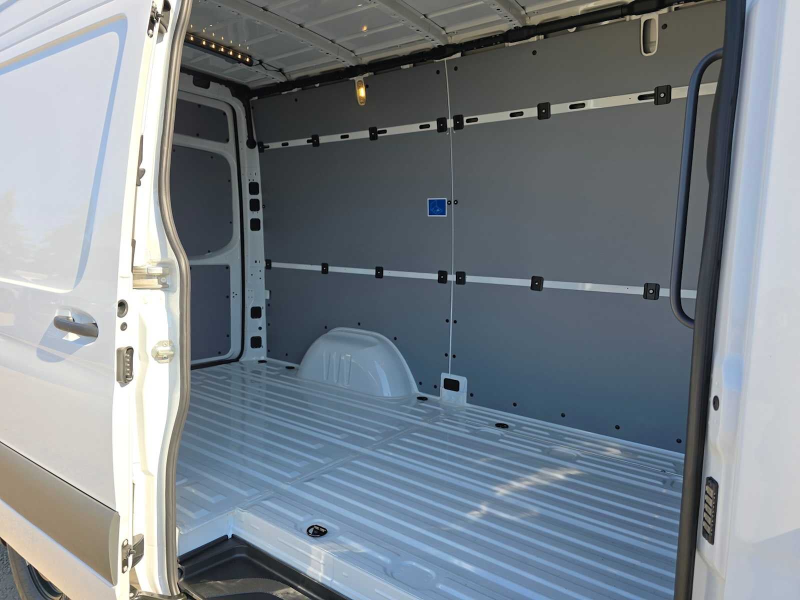 2026 Mercedes-Benz Sprinter Cargo 2500 Standard Roof I4 Diesel 144 RWD