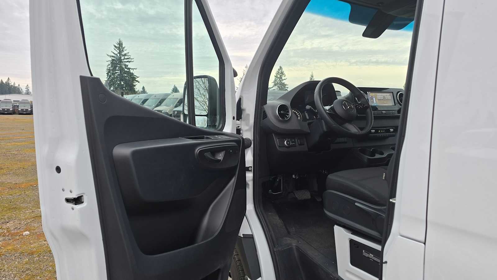 2025 Mercedes-Benz Sprinter Cargo Van 2500 Standard Roof I4 Diesel 144" RWD