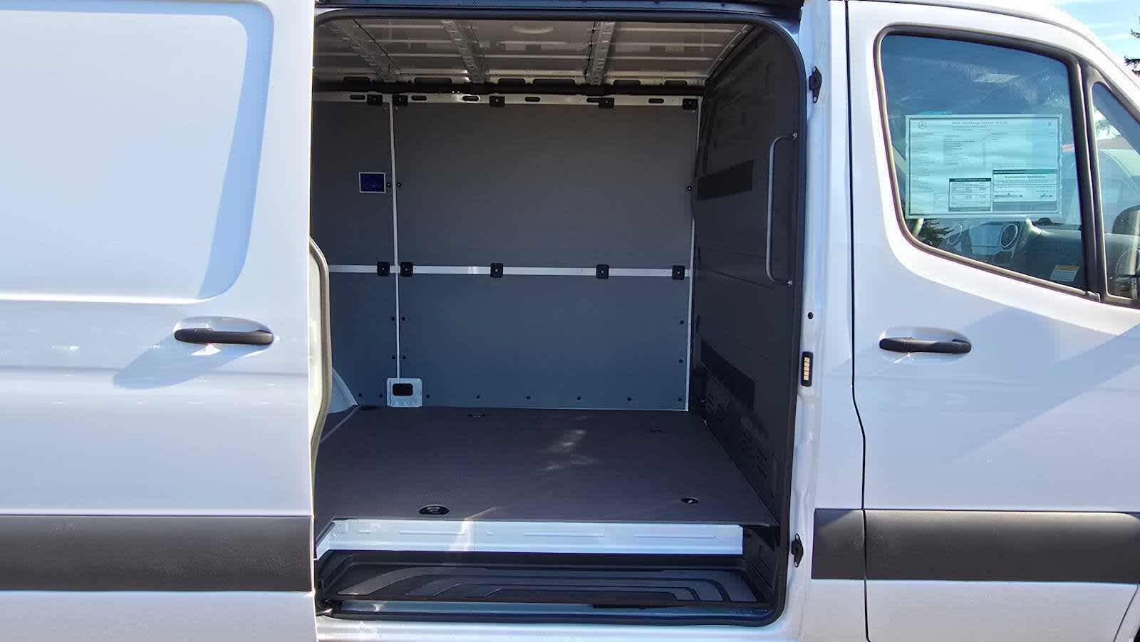 2026 Mercedes-Benz Sprinter 2500 Standard Roof I4 Diesel 144 RWD